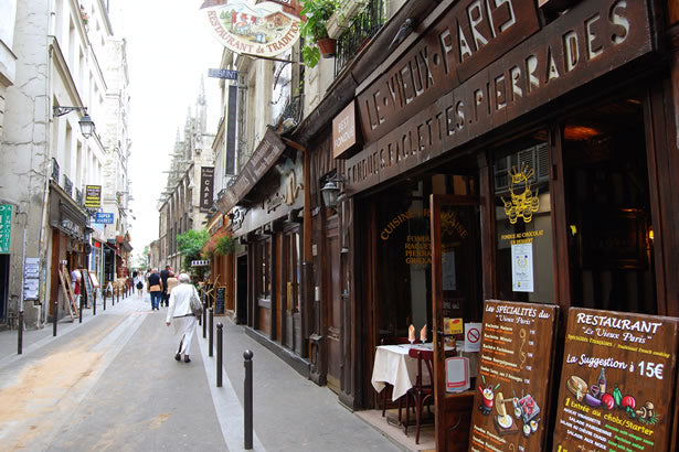 The exterior of a restaurant in the Latin Quarter in Paris.